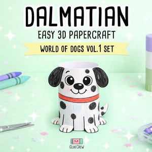 Pu&ograve; includere: Una figura di cane dalmata in carta con macchie nere, un collare rosso e un volto sorridente. Il testo sopra recita DALMATIAN EASY 3D PAPERCRAFT WORLD OF DOGS VOL.1 SET. La figura &egrave; circondata da articoli per il fai da te come pastelli e forbici.