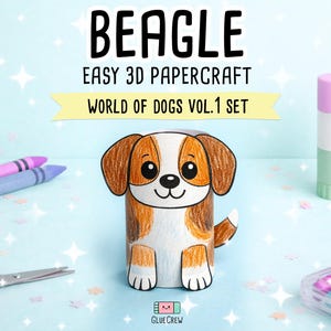 Pu&ograve; includere: Una figura di beagle in carta 3D con colorazione marrone e bianca. Il testo recita BEAGLE EASY 3D PAPERCRAFT WORLD OF DOGS VOL.1 SET e GLUE CREW. La scena include pastelli viola, forbici rosa, una colla stick e un set di pastelli.