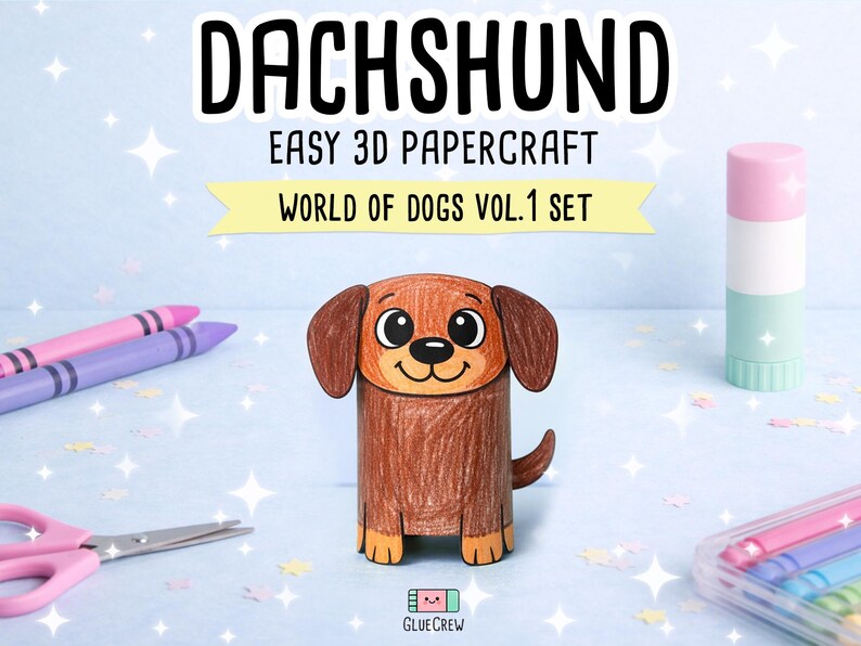 Pu&ograve; includere: Una figura di bassotto in carta marrone con occhi grandi e orecchie pendenti, con il testo DACHSHUND EASY 3D PAPERCRAFT WORLD OF DOGS VOL.1 SET. La figura &egrave; circondata da pastelli viola, forbici rosa, una colla stick e una scatola di pastelli.