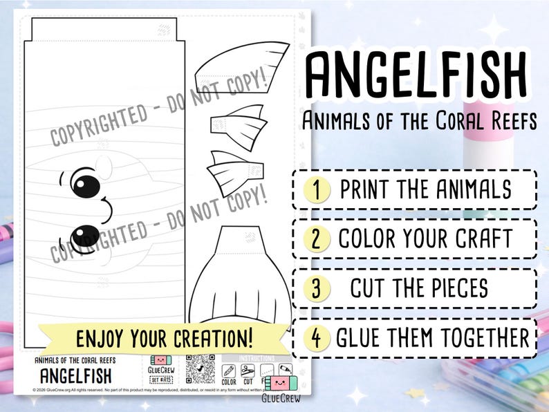 Pu&ograve; includere: Un modello di carta stampabile per un pesce angelo, con contorni neri su carta bianca. Il foglio include parti del corpo, pinne e istruzioni: 1 PRINT THE ANIMALS, 2 COLOR YOUR CRAFT, 3 CUT THE PIECES, 4 GLUE THEM TOGETHER. Il testo riporta ANGELFISH.