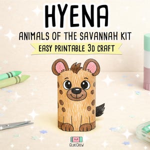 K&ouml;nnte beinhalten: Ein Bastelset f&uuml;r eine druckbare 3D-Hy&auml;ne. Das Bild zeigt ein fertiges Hy&auml;nenmodell aus einer Papprolle, mit Buntstiften, einer Schere und einem Klebestift. Der Text lautet "HYENA" und "ANIMALS OF THE SAVANNAH KIT".