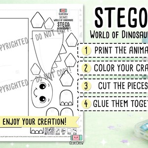 Pu&ograve; includere: Un foglio di carta stampabile per lavoretti con il contorno di un dinosauro Stegosauro e parti del corpo separate da ritagliare. La pagina include le istruzioni: 1. Print the animals, 2. Color your craft, 3. Cut the pieces, 4. Glue them together.
