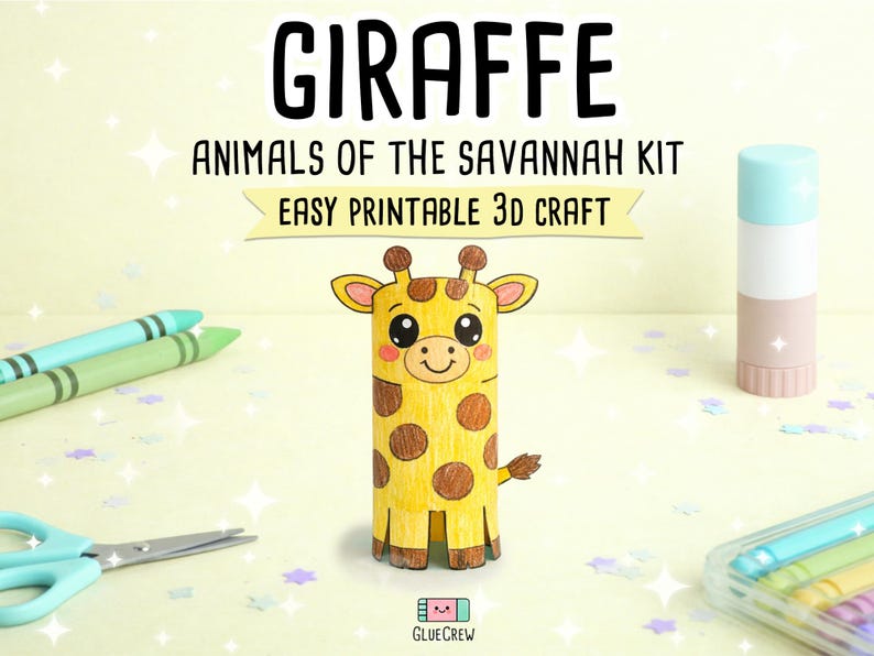 K&ouml;nnte beinhalten: Ein gelb-braunes Giraffen-Bastelprojekt aus einer Papprolle, Teil eines "Savannen-Tiere-Kits". Das Bild zeigt Buntstifte, eine Schere und Kleber. Der Text lautet "GIRAFFE" und "Easy Printable 3D Craft".