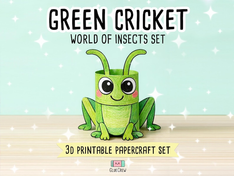 Op de afbeelding: Een 3D-printbare papieren knutselset met een groen krekelpersonage. De krekel heeft grote zwarte ogen, roze wangen en twee voelsprieten. De tekst luidt GREEN CRICKET WORLD OF INSECTS SET en 3D PRINTABLE PAPERCRAFT SET met een GlueCrew-logo.