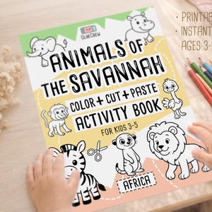 K&ouml;nnte beinhalten: Ein Mal- und Bastelbuch f&uuml;r Kinder mit dem Titel "Tiere der Savanne", das einen Zebra, L&ouml;wen und andere Tiere zeigt. Das Buch enth&auml;lt den Text "Malen + Ausschneiden + Kleben Aktivit&auml;tsbuch f&uuml;r Kinder 3-5". Buntstifte sind sichtbar.
