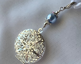 Dije de medallón con "Algo Azul", Dije de ramo con "Algo Azul", Dije de medallón conmemorativo con ramo de boda azul, Dije de ramo de recuerdos personalizado