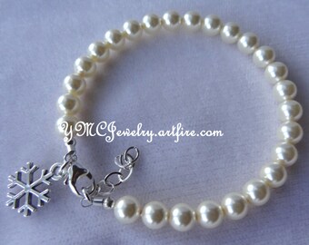 Snowflake Pearl Charm Bracelet,Bridesmaid Pearl Bracelet,Winter Snowflake Pearl Bracelet,Winter Wedding Pearl Bracelet Gift,Winter Bracelet