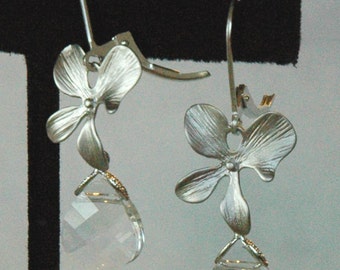 Orquídea de plata de ley y prestige pendientes de briolette de cristal, pendientes de orquídeas, colgantes de gota de orquídea, pendientes de flores de dama de honor, pendientes de novia