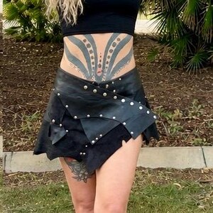 Falda Asimétrica de Piel Genuina Negra | Leather Festival Skirt | Handmade Boho Mini Skirt | Tribal Fairy Skirt | Alternative Fashion
