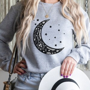Crescent Moon Sweatshirt, Witchy Shirts Women, Moon Sweater, Celestial Sweatshirt, Moon Stars Shirt, Constellation Shirt, Moon Lovers Gift