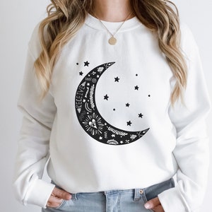 Mond Sweatshirt, Halbmond Shirt, Mond und Sterne Shirt, Langarm Crewneck Weiß, Süßes Sweatshirt Damen, Celestial Shirt, Witchy Clothing