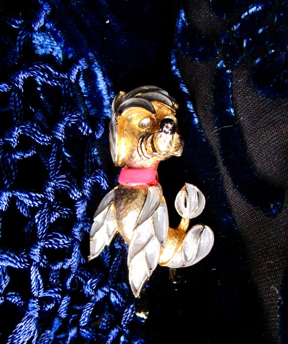 quizzical mid-century dog brooch with interesting… - image 7