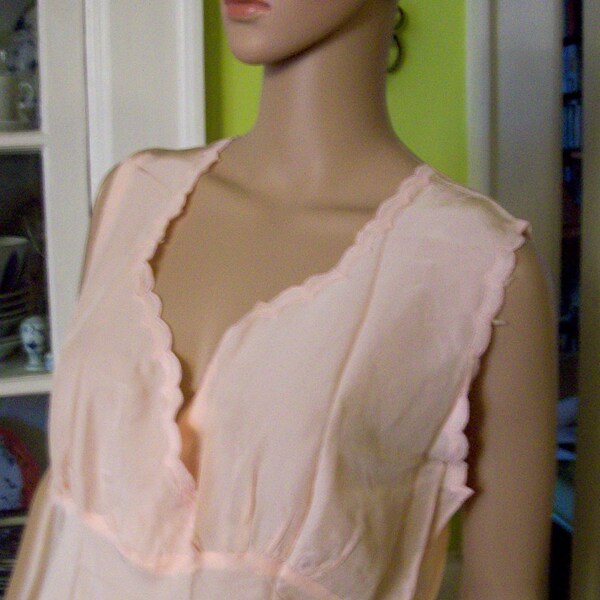 peach-pink crepe Harlow dress or nightgown, vintage 1930s ... size 42, mint new condition