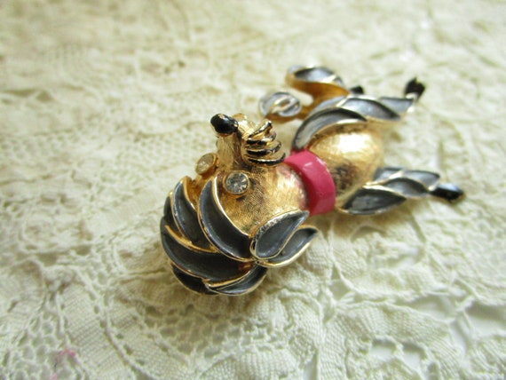 quizzical mid-century dog brooch with interesting… - image 5