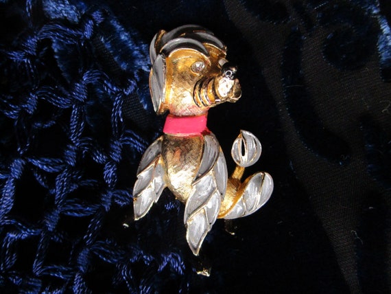 quizzical mid-century dog brooch with interesting… - image 8