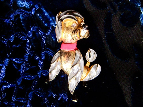 quizzical mid-century dog brooch with interesting… - image 3