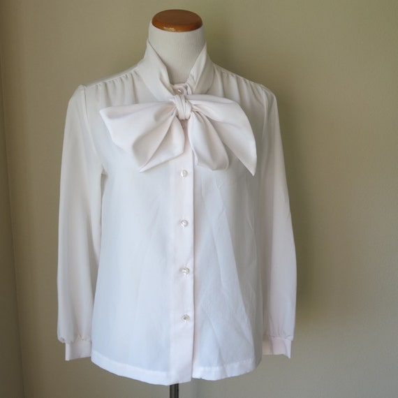 white flowy blouse long sleeve