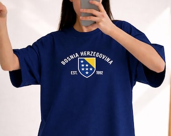 ボスニア・ヘルツェゴビナ設立1992年Tシャツ、ワールドカップ2026、ヴィンテージボスニアシャツ、ミニマリストカントリーTシャツ、バルカンプライドギフト、ユニセックストラベルシャツ