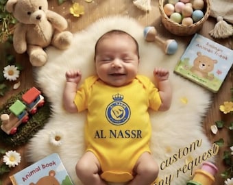 名入れベビー服、カスタム名入り、背番号7、黄色と青色の幼児用スポーツ風ベビーシャワーギフト、新生児用フットボールファンギアサッカージャージ