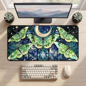 Alfombrilla de escritorio Luna Moths / Alfombrilla de ratón con diseño de paisaje lunar en vidriera