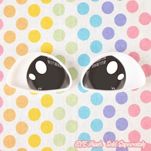 Puede incluir: Dos piezas de ojos blancos de estilo caricatura con grandes pupilas negras y reflejos blancos. Los ojos están sobre un fondo de lunares de colores. El texto "EYE Mesh Sold Separately" está en la parte inferior.
