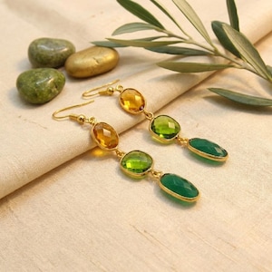 Örhängen med citrinperidot och grön onyx, spanskinspirerade hängande örhängen i guld, örhängen med flera ädelstenar och krok, handgjorda bohemiska presenter