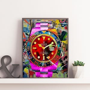 Puede incluir: Una obra de arte enmarcada que presenta un reloj Rolex de estilo pop art. El reloj tiene una esfera roja, un bisel azul y amarillo y una correa rosa. El fondo es un diseño de graffiti colorido.