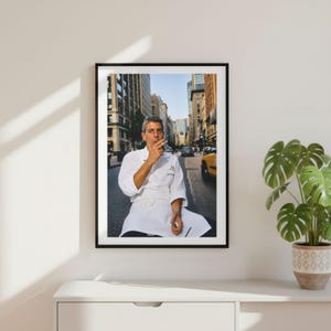 Stampa dell'icona dello chef Anthony Bourdain, poster di fotografia di cucina d'arte, arte murale glamour di lusso in bianco e nero, arredamento di alta moda per l'alta società.