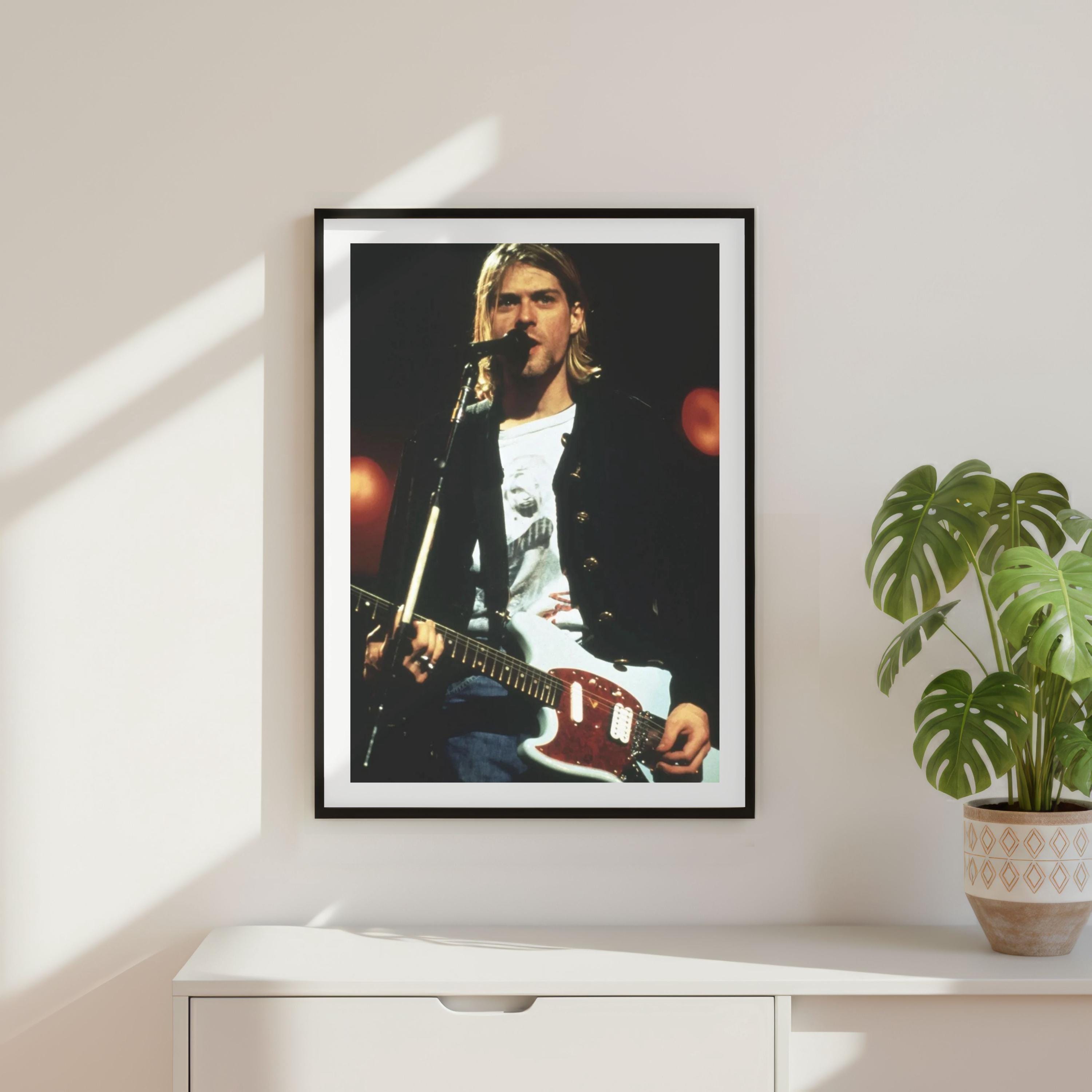 カート・コバーン像　2体　(片方は喫煙) Kurt cobain smoking - Etsy 日本