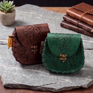 Gürteltasche aus Leder mit fantasievollem Blattmuster, botanische Gürteltasche für Renaissance-Feste, LARP-Kostümgeschenk