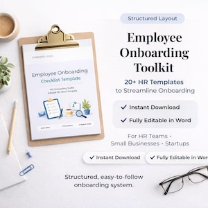 Puede incluir: Un portapapeles con un clip dorado contiene un documento titulado "Employee Onboarding Checklist Template". El documento incluye el texto "HR Onboarding Toolkit Editable MS Word Template". El texto adicional dice "Employee Onboarding Toolkit" y "20+ HR Templates to Streamline Onboarding".