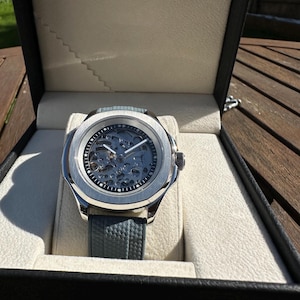 Montre squelette assemblée à la main | Cadran à cœur ouvert, mouvement NH70, boîtier en acier inoxydable image 9
