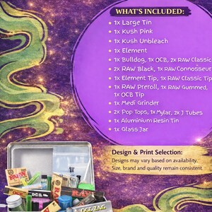 Puede incluir: Un juego de latas grande con elementos esenciales para liar, que incluye papeles, boquillas, un molinillo y un tarro de cristal. El juego incluye varias marcas y tipos de papeles de liar y accesorios. El fondo es un dise&ntilde;o morado y dorado.