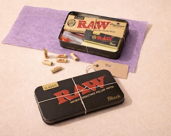 Mini juego de regalo de lata de liar negra / Papeles, boquillas y boquilla de vidrio