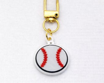 Tiradores de cremallera con diseño de béisbol (juego de 2) para tu bolsa de gimnasio, mochila, bolso o cartera. Joyería y regalos divertidos de acrílico con temática deportiva.