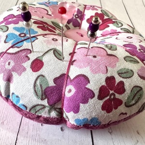 Vintage Style Pincushion - Handmade Pincushion - Reversible Flower Pincushion - 3 Custom made Sewing pins with felt lined matchbook case