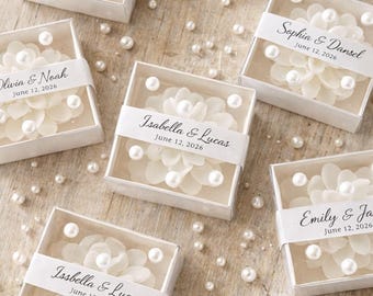 Minivelas personalizadas para bodas, recuerdos de boda para invitados al por mayor, recuerdos para despedidas de soltera, decoración rústica para bodas, vela floral con perlas.