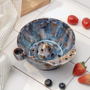Bol en céramique pour laver les fruits rouges avec égouttoir, passoire à fruits Vortex, égouttoir à légumes auto-égouttant, cadeau original pour rincer les fraises