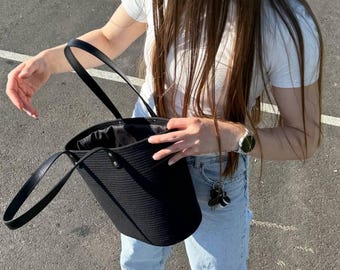 手織りトートバッグ、ミニマルなショルダーバッグ（各種カラー）、普段使いに最適な大型ショッパーバッグ、コットンロープの財布、女性へのギフト