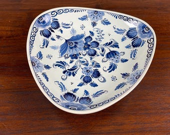 Delft Blue Decorative Dish Scalloped Ruffled Edge Bowl Hand Painted Holland 9 inch
