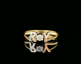 Anillo con inicial de diamante en oro macizo de 14 quilates, anillo con nombre personalizado y diamante, anillo de oro personalizado, anillo con letra y brazo dividido.