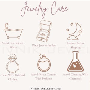 Puede incluir: Gr&aacute;fico beige con consejos para el cuidado de joyas. Incluye ilustraciones de una ba&ntilde;era, un joyero, una luna y estrellas, un anillo, un frasco de perfume y un matraz. El texto aconseja evitar el agua, guardar en una caja, quitarse antes de dormir, etc.