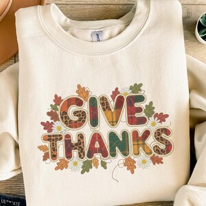 Geef dank met geruite luipaardprint PNG digitaal, herfstbladeren madeliefjes clipart, Thanksgiving sublimatie, herfst oogst afbeelding, gezellige feestdagen