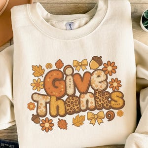 Geef dank PNG digitale download, Thanksgiving sublimatie ontwerp, herfstbladeren eikels bloemen afbeelding, gewatteerde luipaardprint kunst