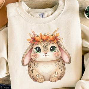 Könnte beinhalten: Ein Set aus drei weißen Keramikvasen in verschiedenen Höhen. Die Vasen haben eine matte Oberfläche und ein strukturiertes, geriffeltes Design. Sie stehen auf einer neutralen Oberfläche und zeigen ihren minimalistischen Stil.