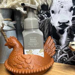 Hönor på ett bo Bath and Body Works tvålhållare. bild 2