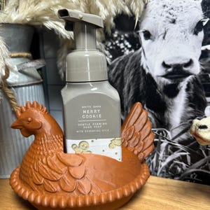 Hönor på ett bo Bath and Body Works tvålhållare. bild 1