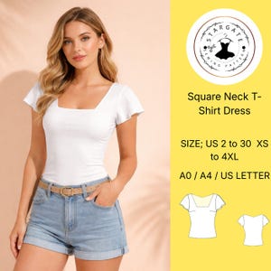 Puede incluir: Una mujer con un vestido camiseta blanco de cuello cuadrado y mangas cortas, con un cinturón marrón claro. También lleva unos shorts vaqueros. La imagen incluye texto que dice "Square Neck T-Shirt Dress" e información de tallas.
