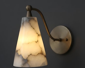 Kinkiet Lucca Alabaster Mid Century, surowy mosiądz.