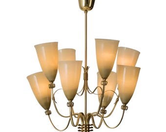 Mosiężny żyrandol w stylu Mid-Century Modern z kloszami z białego szkła, włoskie lampy Sputnik z lat 50. XX wieku